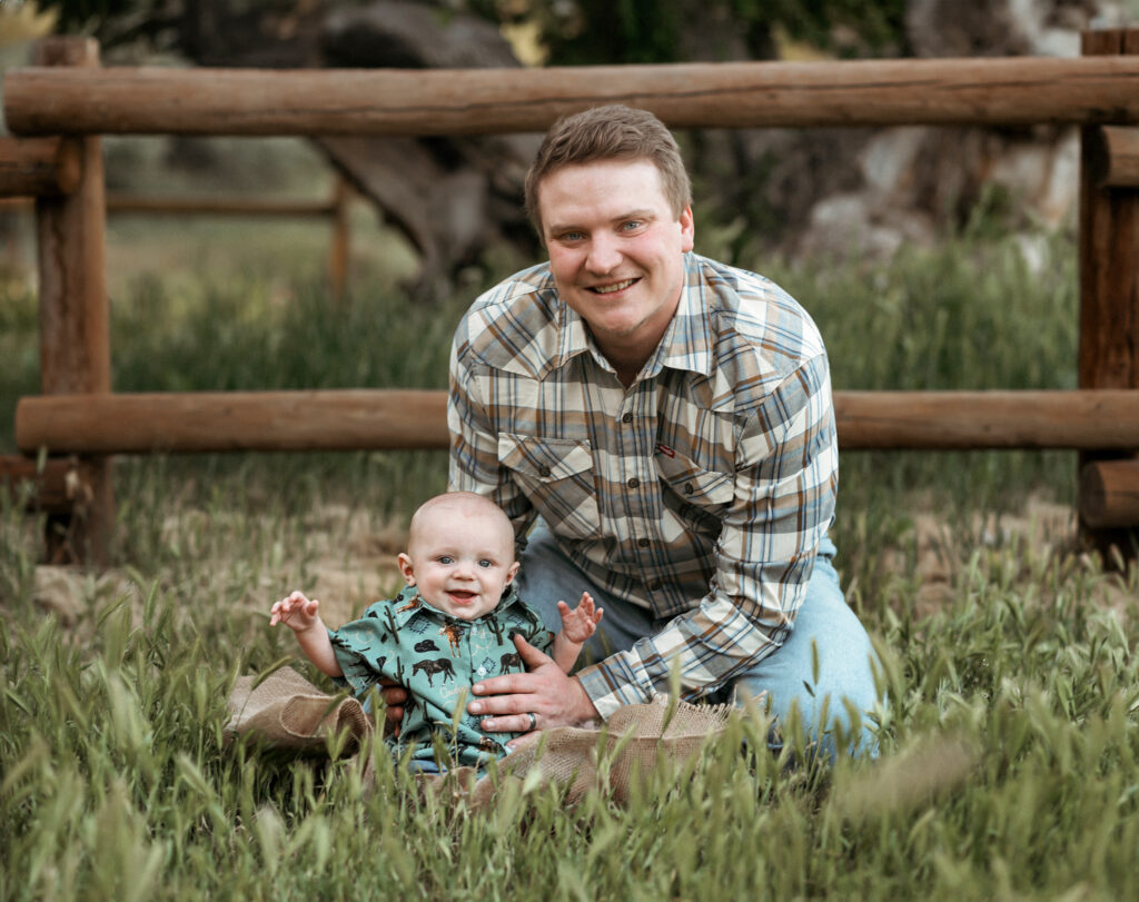 outdoor western themed family photos with fence