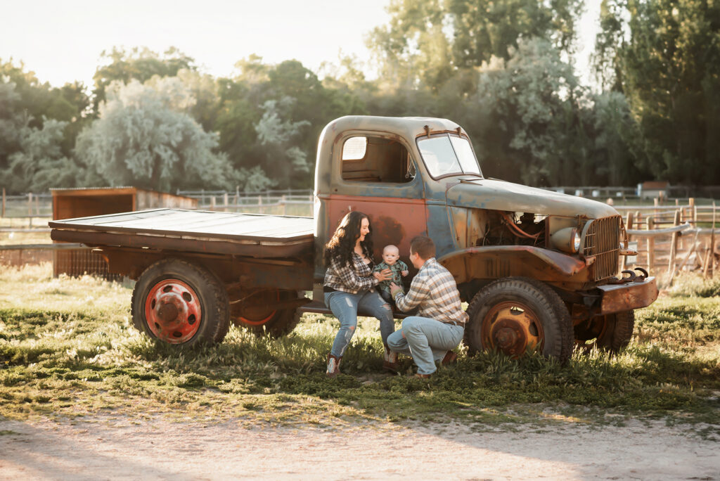 Family photographer western, cowboy, rustic, true to color