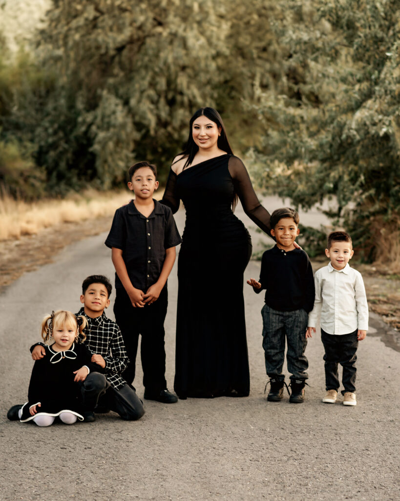 creative pose of mom and children of various ages in Utah